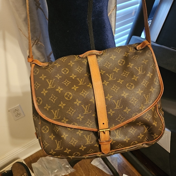 Authentic Vintage Louis Vuitton Saumur 35 Monogram Canvas Messenger Shoulder bag - Picture 4 of 16